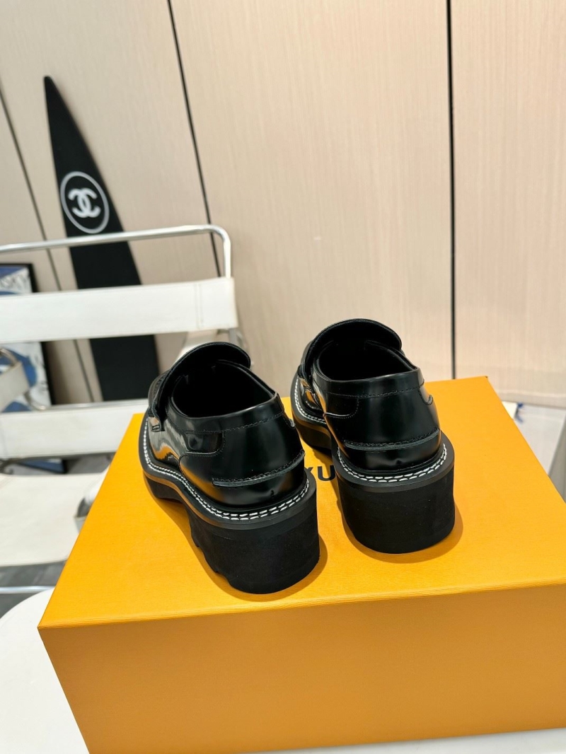 l0vis Vvtt0n loafers